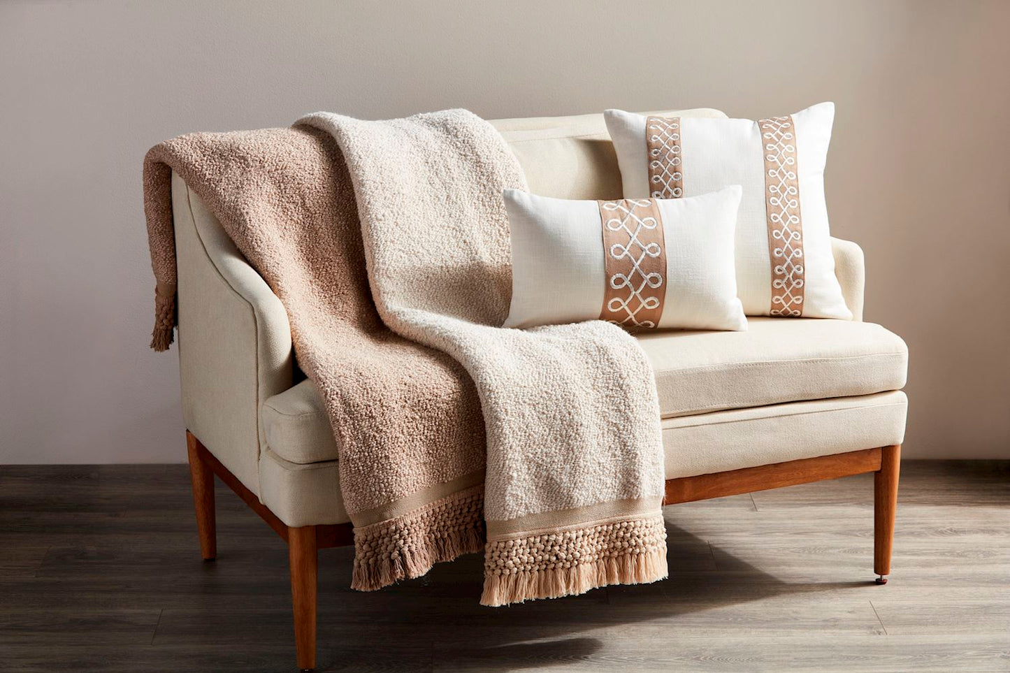 Lumbar Classic Fab Trim Pillow