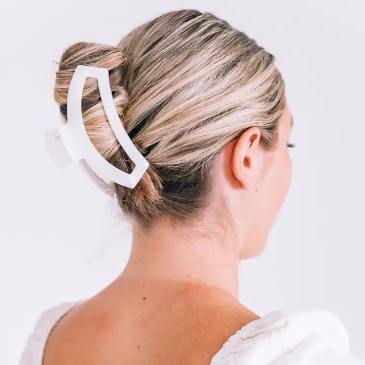Open Coconut White Claw Hair Clip
